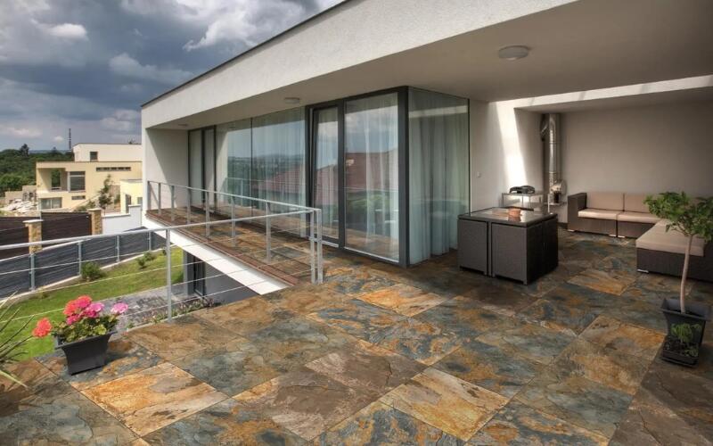 Piso exterior instalado en terraza